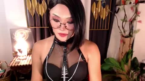 quinnie online show from December 8, 4:57 am