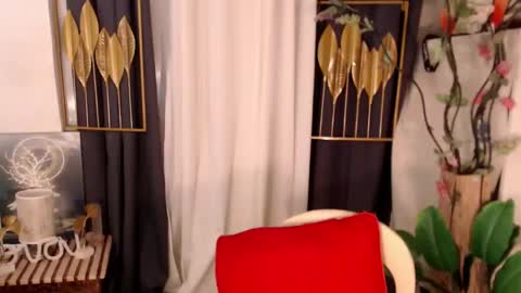 quinnie online show from December 10, 4:56 am