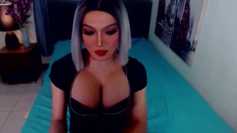 Snapshot of goddessselfsucker chatting on February 2, 5:06 am Lucy Pearl online show from February 2, 5:06 am