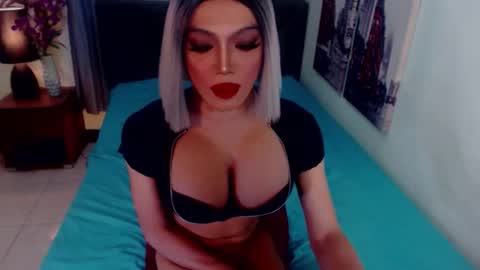 Snapshot of goddessselfsucker chatting on February 3, 6:22 am Lucy Pearl online show from February 3, 6:22 am