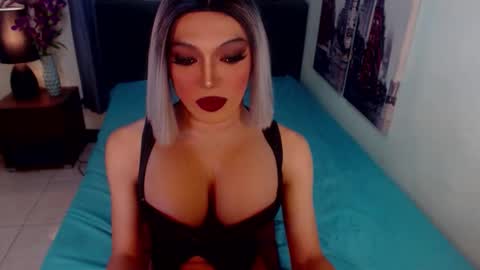 Snapshot of goddessselfsucker chatting on February 4, 3:23 am Lucy Pearl online show from February 4, 3:23 am