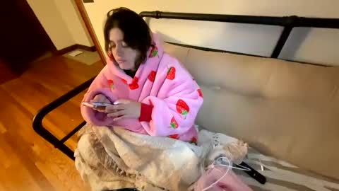 Snapshot of goddessviccc chatting on June 2, 5:53 am princessviccxo online show from June 2, 5:53 am