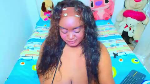 Snapshot of godessqqq chatting on July 2, 7:53 pm Godess Tracy online show from July 2, 7:53 pm