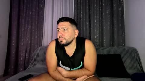 gold_alpha_boy online show from October 15, 8:42 pm