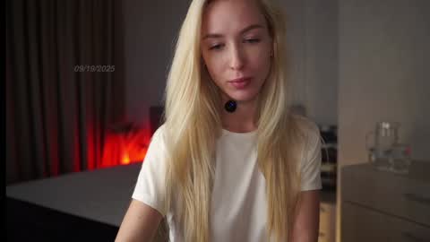 Snapshot of gold_blond chatting on September 19, 9:00 am Olivia online show from September 19, 9:00 am
