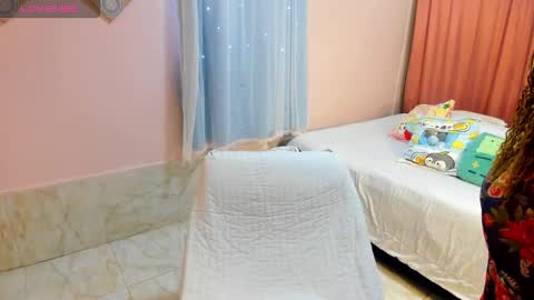 Snapshot of gold_curlscb chatting on September 25, 6:44 pm Mary online show from September 25, 6:44 pm