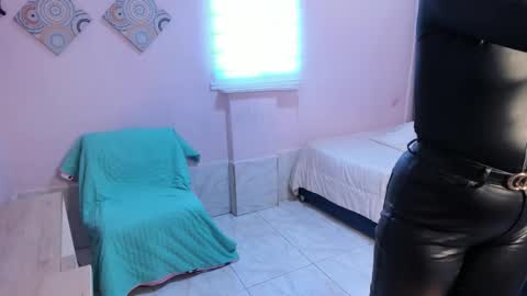 Snapshot of gold_curlscb chatting on November 11, 5:02 pm Mary online show from November 11, 5:02 pm