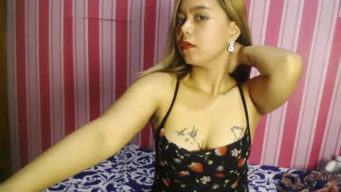 Snapshot of goldaveronn chatting on December 16, 5:06 am goldaveronn online show from December 16, 5:06 am