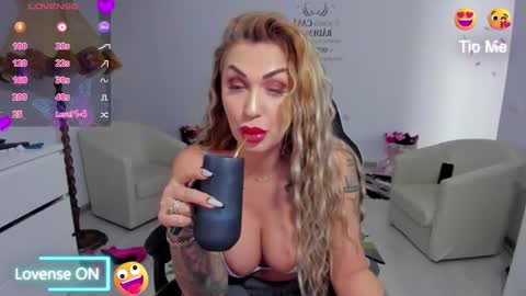 Nicole.. online show from March 20, 11:04 am