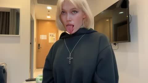 Aline meow   online show from April 5, 11:29 am