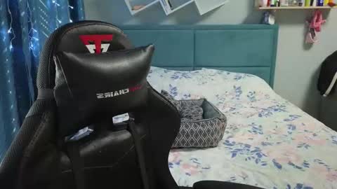 Golden boyyy21 online show from February 1, 4:05 pm