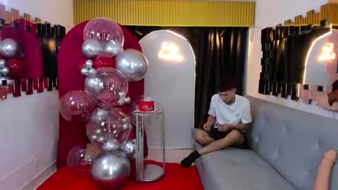 Snapshot of golden_girl_house chatting on September 9, 6:40 pm golden_girl_house online show from September 9, 6:40 pm