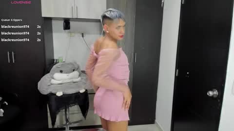 Snapshot of goldenangels1 chatting on January 31, 7:23 pm goldenangels1 online show from January 31, 7:23 pm