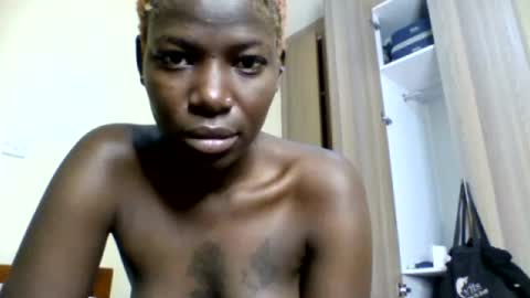 Snapshot of goldenfortune chatting on July 17, 4:52 am Daadys gurl online show from July 17, 4:52 am