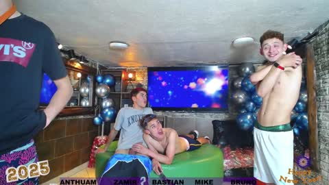 Snapshot of goldenjoi chatting on December 20, 3:53 pm GOLDENJOI online show from December 20, 3:53 pm