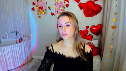 Snapshot of goldenlighte chatting on February 4, 3:23 am Olivia online show from February 4, 3:23 am