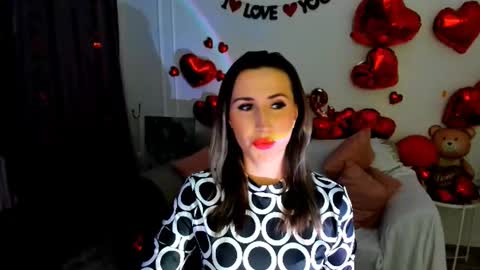 Snapshot of goldenlighte chatting on February 7, 7:50 pm Olivia online show from February 7, 7:50 pm