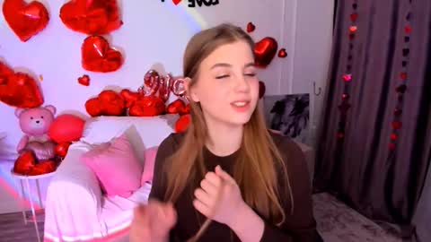 Snapshot of goldenmirage chatting on February 8, 3:43 am goldenmirage online show from February 8, 3:43 am