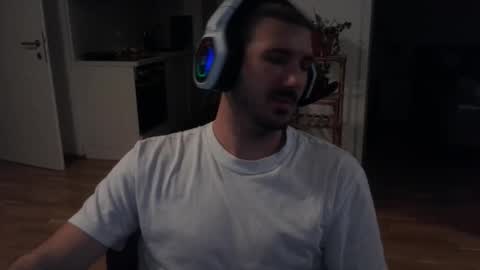 Snapshot of goldnic_10 chatting on November 23, 11:21 am goldnic_10 online show from November 23, 11:21 am