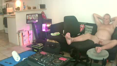 Snapshot of goldyguy011 chatting on June 14, 3:58 pm goldyguy011 online show from June 14, 3:58 pm