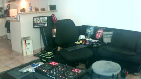 Snapshot of goldyguy011 chatting on June 15, 7:38 pm goldyguy011 online show from June 15, 7:38 pm