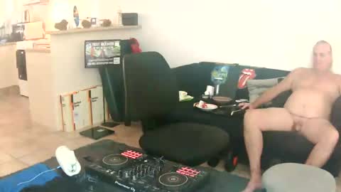 Snapshot of goldyguy011 chatting on June 18, 1:06 am goldyguy011 online show from June 18, 1:06 am