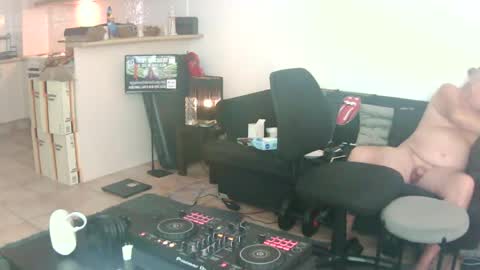 Snapshot of goldyguy011 chatting on June 21, 11:07 pm goldyguy011 online show from June 21, 11:07 pm