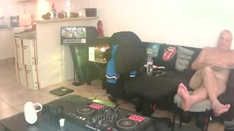 Snapshot of goldyguy011 chatting on June 22, 3:25 am goldyguy011 online show from June 22, 3:25 am