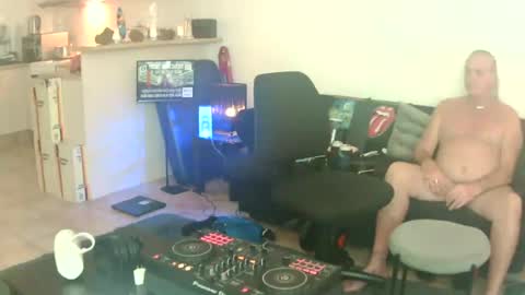 Snapshot of goldyguy011 chatting on June 22, 11:35 pm goldyguy011 online show from June 22, 11:35 pm