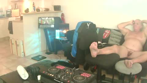 Snapshot of goldyguy011 chatting on June 24, 1:37 am goldyguy011 online show from June 24, 1:37 am