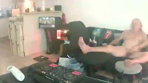 Snapshot of goldyguy011 chatting on June 26, 2:38 am goldyguy011 online show from June 26, 2:38 am