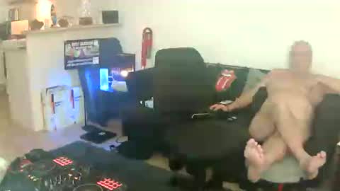 Snapshot of goldyguy011 chatting on July 8, 10:58 pm goldyguy011 online show from July 8, 10:58 pm