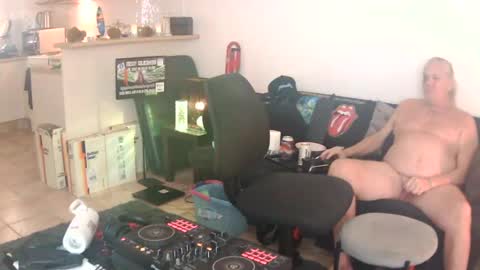 Snapshot of goldyguy011 chatting on July 15, 4:18 am goldyguy011 online show from July 15, 4:18 am