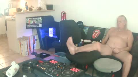 Snapshot of goldyguy011 chatting on July 16, 5:24 am goldyguy011 online show from July 16, 5:24 am