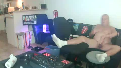 Snapshot of goldyguy011 chatting on July 16, 5:52 pm goldyguy011 online show from July 16, 5:52 pm