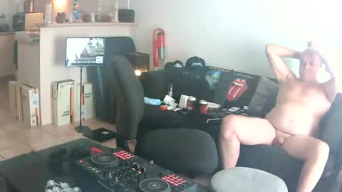 Snapshot of goldyguy011 chatting on July 18, 11:52 pm goldyguy011 online show from July 18, 11:52 pm