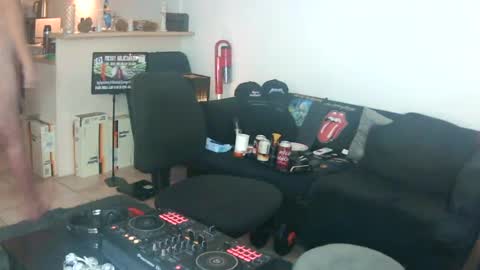 Snapshot of goldyguy011 chatting on July 19, 11:58 am goldyguy011 online show from July 19, 11:58 am