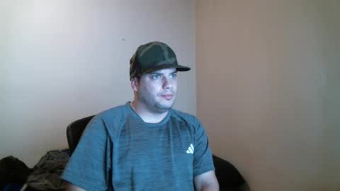 Snapshot of goleafzgo chatting on December 18, 2:17 am goleafzgo online show from December 18, 2:17 am