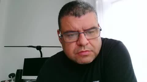 gomezgonz5 online show from October 3, 12:02 pm