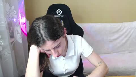 Elizabeth Effie online show from May 13, 5:32 pm