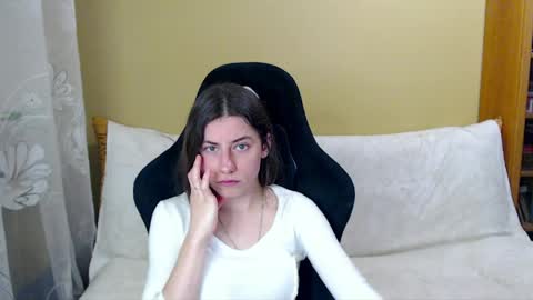 Elizabeth Effie online show from June 6, 6:01 pm