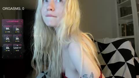 Snapshot of goodg_oddamn chatting on September 18, 3:41 am SOPHIE online show from September 18, 3:41 am