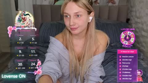 Snapshot of goodgirl0024 chatting on January 22, 8:17 pm goodgirl0024 online show from January 22, 8:17 pm