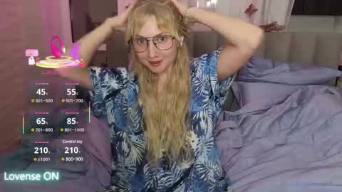 Snapshot of goodgirl0024 chatting on February 24, 7:52 pm goodgirl0024 online show from February 24, 7:52 pm