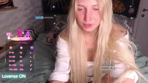 goodgirl0024 online show from March 28, 9:36 pm