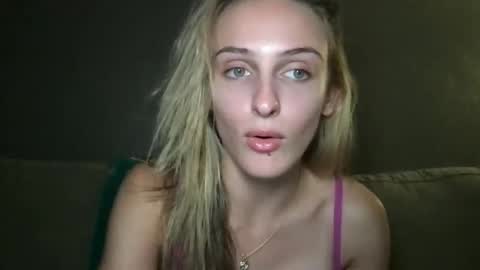 goodgirlliv online show from October 4, 1:47 am