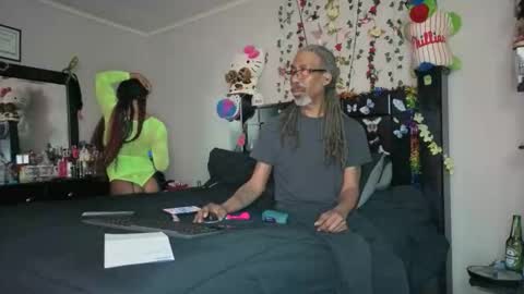 GoodieTimes1 Mrs. Bonnie  Mr. Clyde online show from April 26, 8:23 am