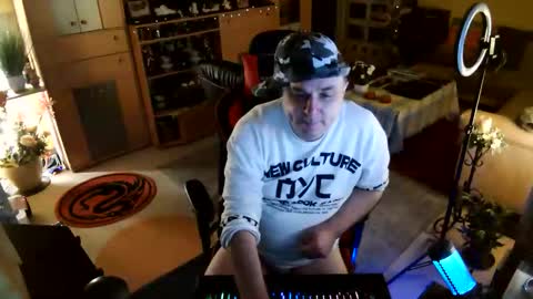 Snapshot of google5001 chatting on October 2, 3:35 am google5001 online show from October 2, 3:35 am