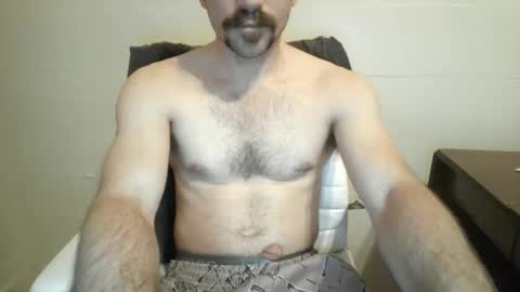 Snapshot of gord210 chatting on May 26, 2:18 am cowboy830 online show from May 26, 2:18 am