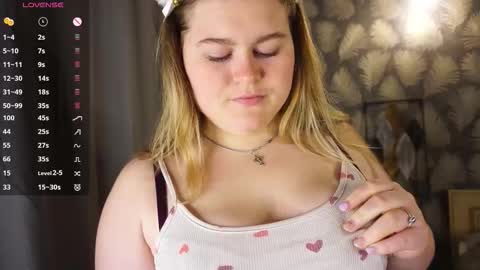 Sexy Mona 3 online show from October 6, 6:38 pm